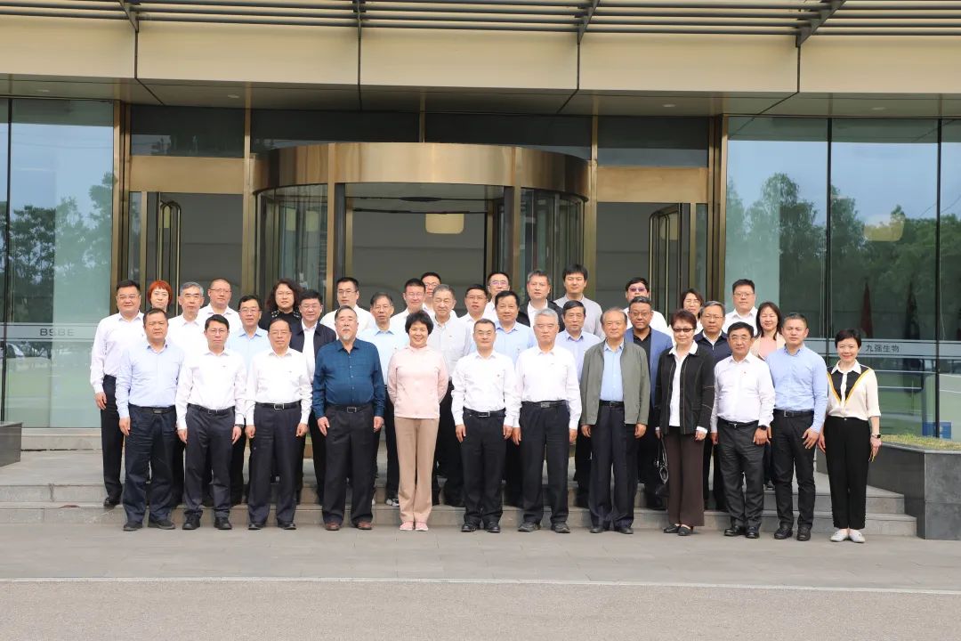 国药集团党委主题教育读书班集体调研玖鼎集团生物