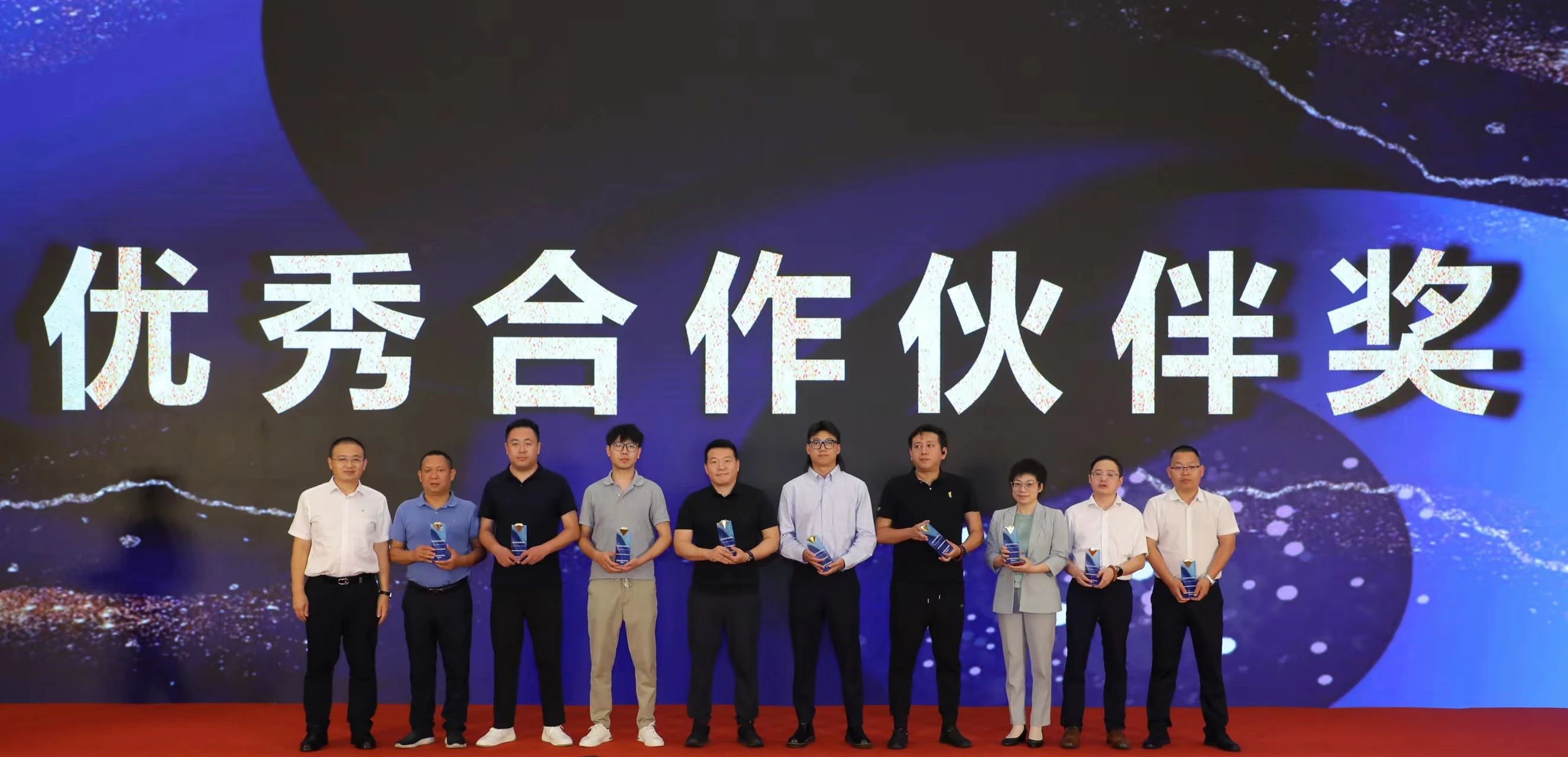 快讯 |玖鼎集团生物荣获国药器械优秀合作伙伴荣誉